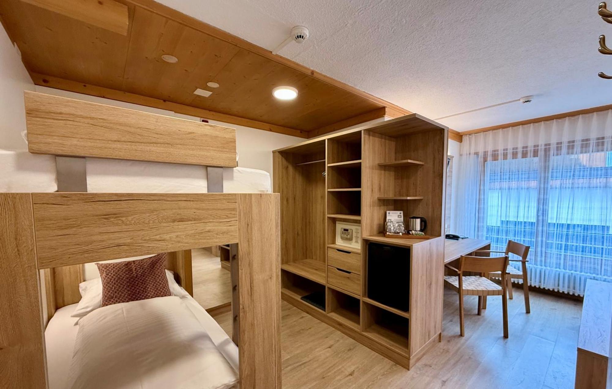 Crystal Hotel 3*